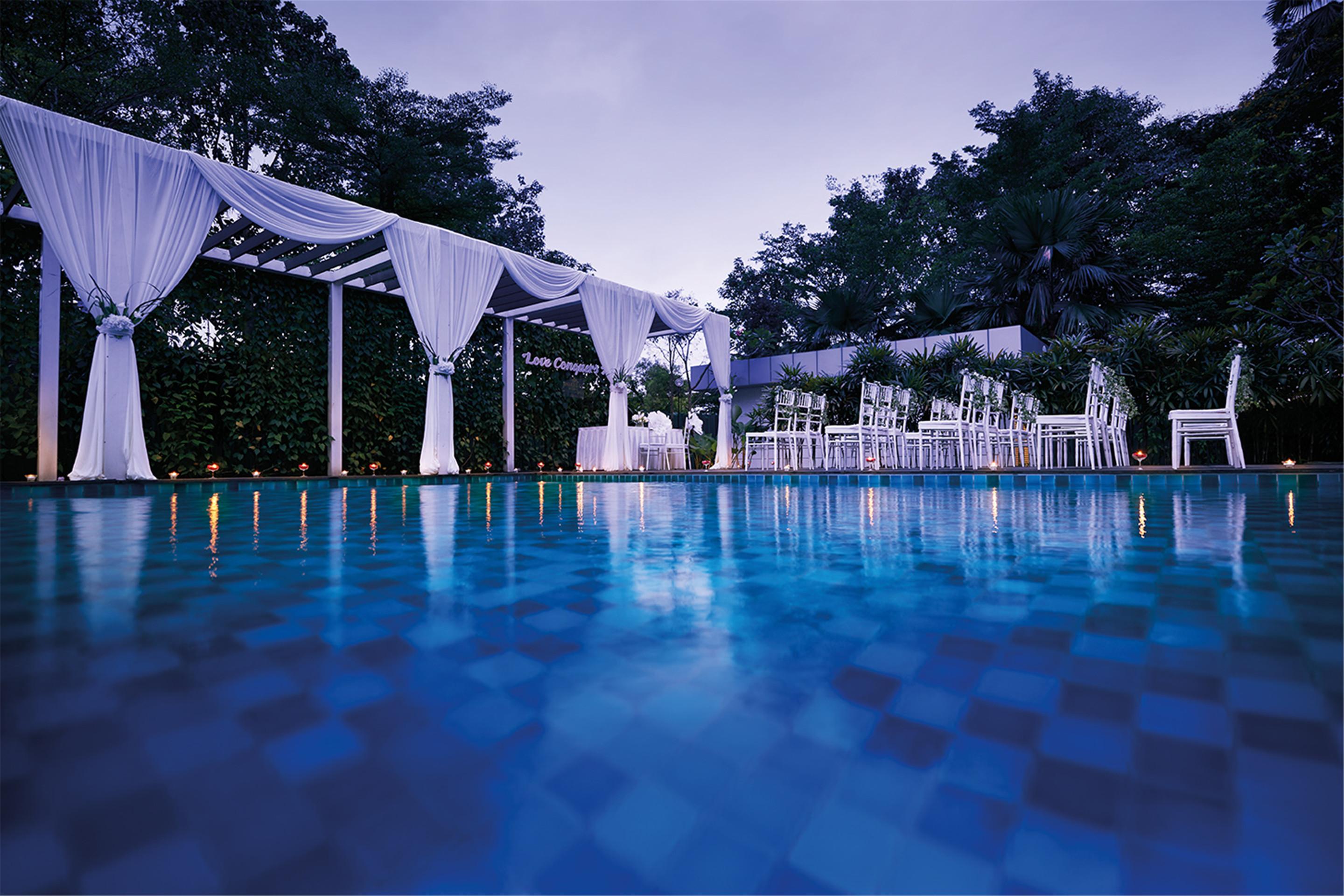 Dorsett Grand Subang Hotel Subang Jaya Exterior foto The pool at the Four Seasons Hotel