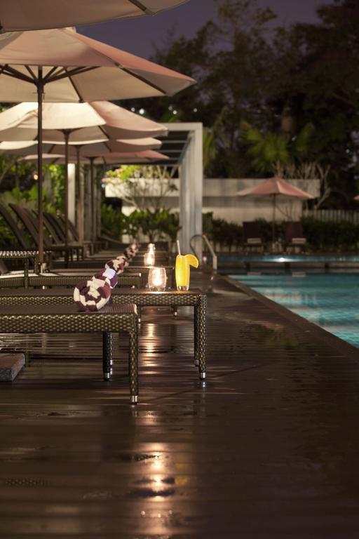 Dorsett Grand Subang Hotel Subang Jaya Exterior foto The swimming pool at the hotel