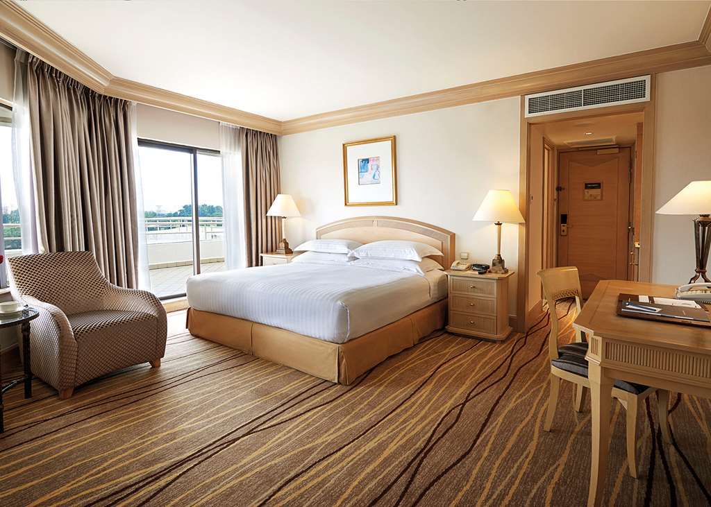Dorsett Grand Subang Hotel Subang Jaya Zimmer foto A room at the hotel